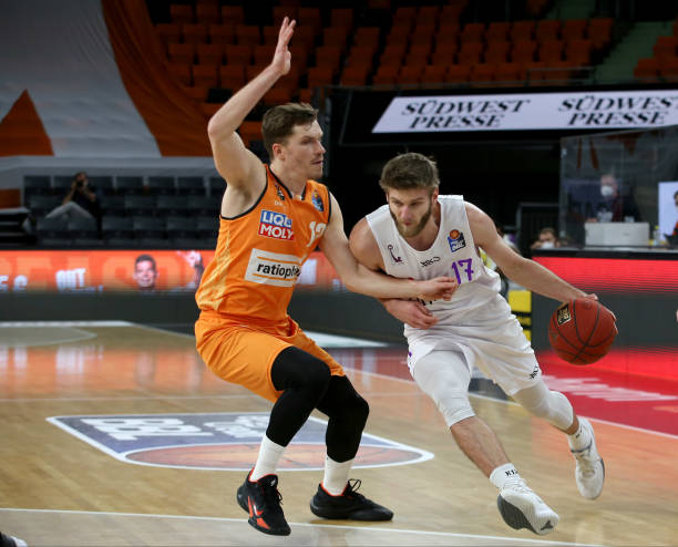 但在法兰克 但在法兰克